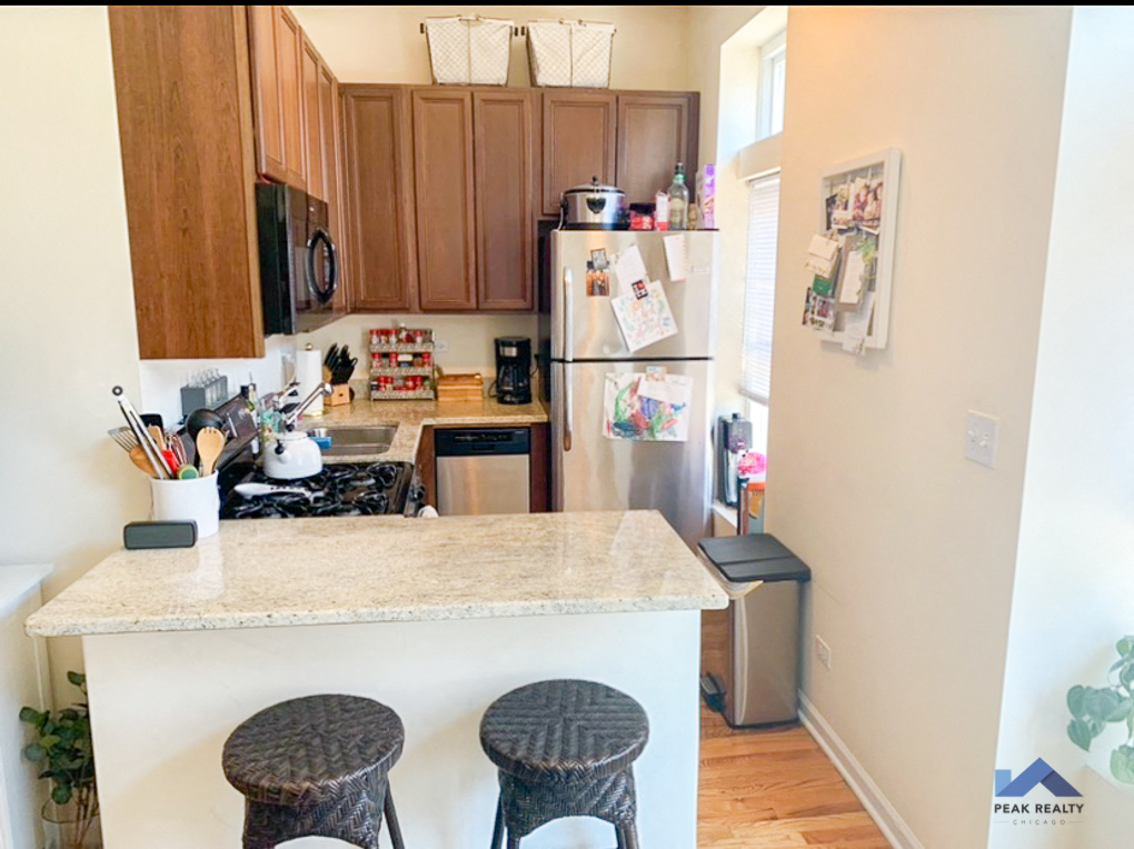 1922-24 N. Damen Ave. 1922-24 N. Damen Ave., Chicago, IL 60647 Bucktown - Leasing by Cross Street